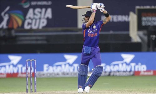 விராட் கோலி அபாரம்... பாகிஸ்தானுக்கு 182 ரன்கள் இலக்கு நிர்ணயித்தது இந்தியா