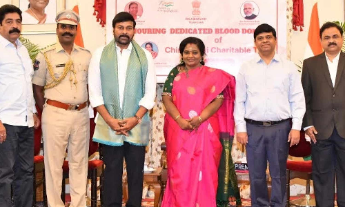 நடிகர் சிரஞ்சீவிக்கு, தெலுங்கானா ஆளுநர் தமிழிசை சௌந்தரராஜன் பாராட்டு