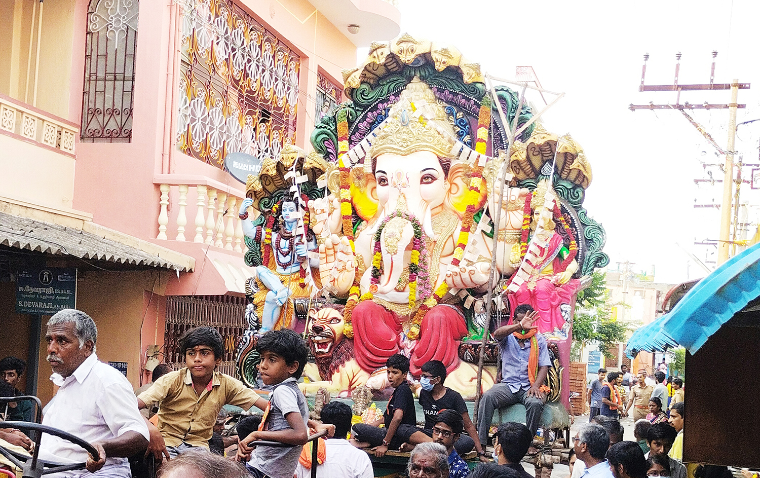 குடியாத்தத்தில் விநாயகர் சிலைகள் ஊர்வலம் குடியாத்தத்தில் விநாயகர் சிலைகள் ஊர்வலம்
