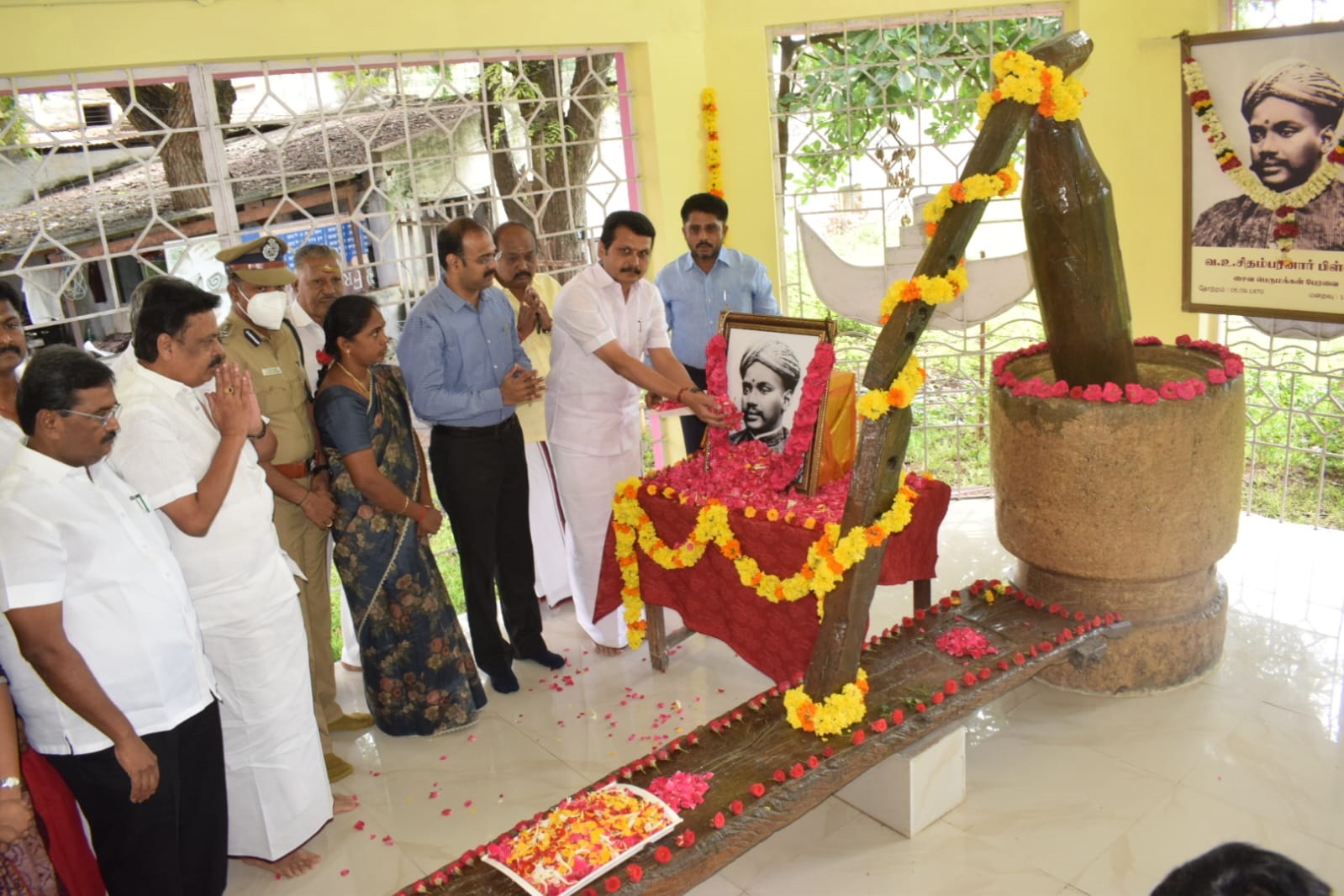 கோவை மத்திய ஜெயிலில் வ.உ.சி. படத்துக்கு அமைச்சர் செந்தில்பாலாஜி மரியாதை கோவை மத்திய ஜெயிலில் வ.உ.சி. படத்துக்கு அமைச்சர் செந்தில்பாலாஜி மரியாதை
