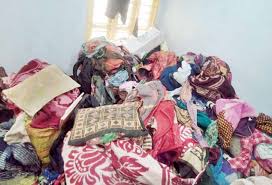 கார் கண்ணாடியை உடைத்து துணிகள் திருட்டு