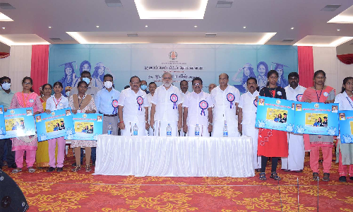 திண்டுக்கல் மாவட்டத்தில் புதுமைப்பெண் திட்டத்தின் கீழ்   304 மாணவிகளுக்கு ஏ.டி.எம் கார்டு அமைச்சர் இ.பெரியசாமி வழங்கினார்