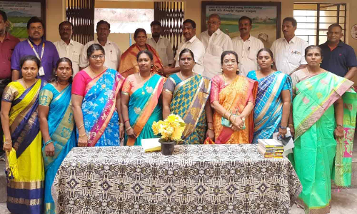 அரசு பள்ளியில் ஆசிரியர் தினவிழா