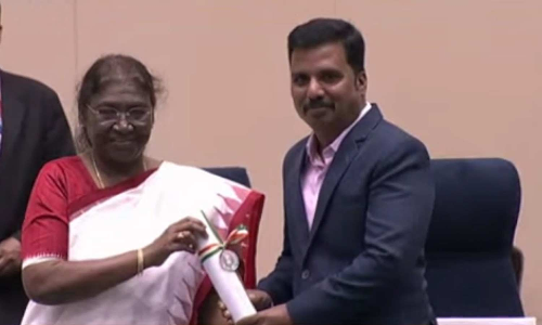 46 ஆசிரியர்களுக்கு தேசிய நல்லாசிரியர் விருதுகள்- ஜனாதிபதி வழங்கினார்