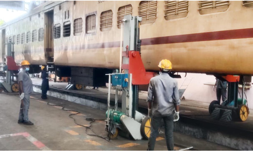 4 இடங்களில் ரெயில் பெட்டி பராமரிப்பு பணிகள்