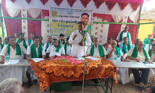 ராயக்கோட்டை அருகே  காட்டு பன்றிகளை சுட துப்பாக்கி உரிமம் வழங்க வேண்டும்  -விவசாயிகள் சங்க கூட்டத்தில் தீர்மானம்