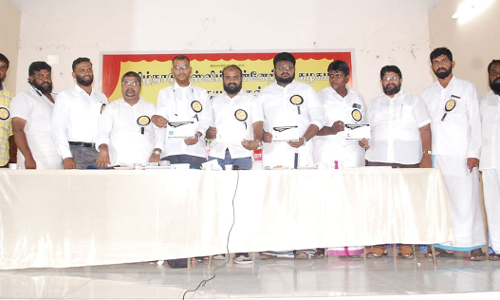 செங்கோட்டையில் இருந்து  மும்பைக்கு வாராந்திர ரெயில் இயக்க வேண்டும் - கடையநல்லூர் த.மு.மு.க. பொதுக்கூட்டத்தில் தீர்மானம்