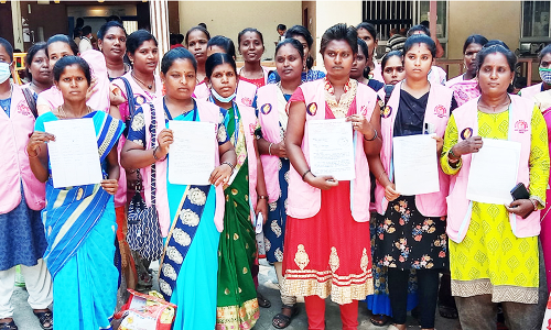 ஊதிய உயர்வு கேட்டு இல்லம்தேடி மருத்துவ ஊழியர்கள் வேலூர் கலெக்டர் அலுவலகத்தில் மனு