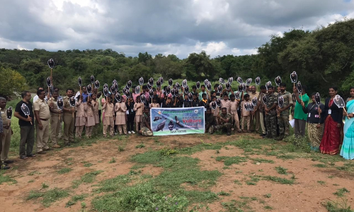 கழுகுகள் பாதுகாப்பது குறித்து மாணவர்களுக்கு விழிப்புணர்வு