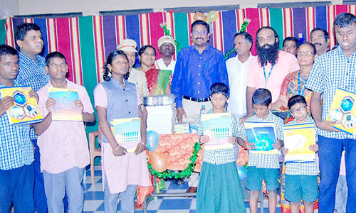 மாணவர்களுக்கு நலத்திட்ட உதவிகள் வழங்கல்