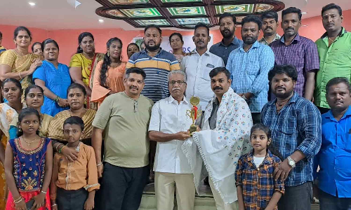 அரசு பள்ளி முன்னாள் மாணவர்கள் சந்திப்பு