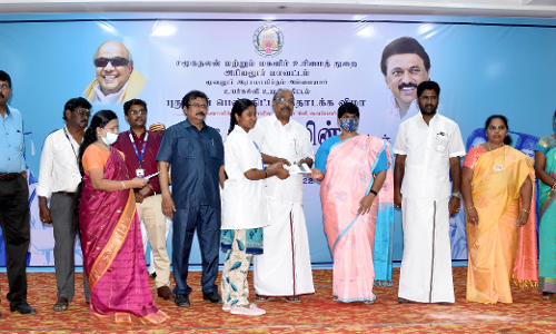 740 மாணவிகளுக்கு  உயர் கல்வி உதவித் தொகை