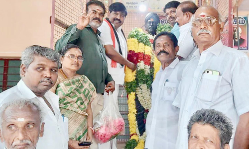 வ.உ.சி. சிலைக்கு அ.தி.மு.க.வினர் மாலை