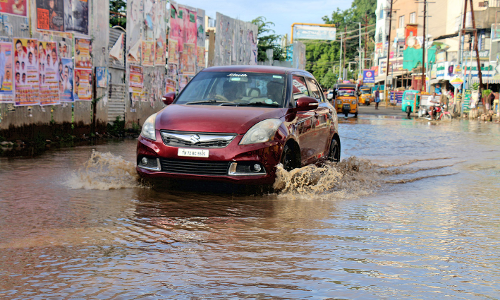 நெல்லை சந்திப்பில் குழாய் உடைப்பால் சாலையில் ஆறு போல் ஓடிய குடிநீர்