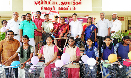 குடியாத்தத்தில் 1,476 மாணவ, மாணவிகளுக்கு இலவச சைக்கிள்