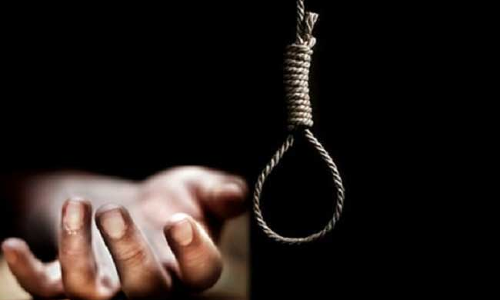 அரசு பள்ளி ஆசிரியை திடீர் தற்கொலை