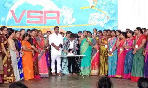 திசையன்விளை வி.எஸ்.ஆர். இன்டர்நேஷனல்  பள்ளியில் ஆசிரியர் தினவிழா