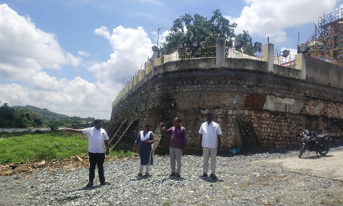 மேட்டுப்பாளையம் சுப்பிரமணியர் கோவில்   பவானி ஆற்றங்கரையில்  படித்துறை அமைக்கப்படுமா?