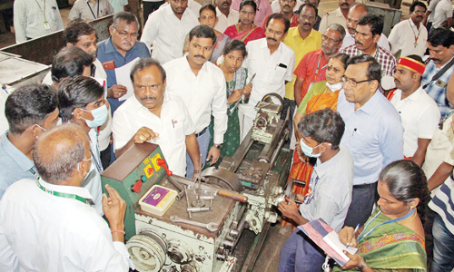 தொழிற்பயிற்சி படித்தவர்களுக்கு   வேலை வாய்ப்பு உருவாக்கி தரப்படும்  அமைச்சர் பேச்சு