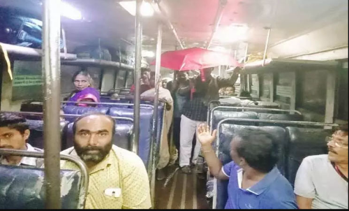 அரசு பஸ்சுக்குள் ஒழுகும் மழைநீர்