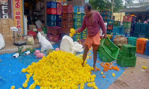 தோவாளை சந்தையில் மல்லிகை பூவுக்கு கடும் கிராக்கி