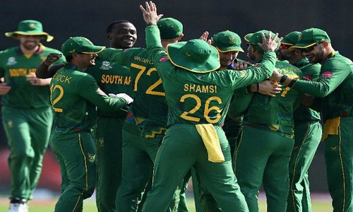 டி20 உலக கோப்பைக்கான தென் ஆப்பிரிக்கா அணி அறிவிப்பு - வான் டெர் டுசென் காயத்தால் விலகல்