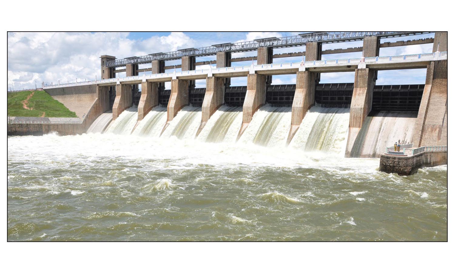 தொடர் கன மழை எதிரொலி: கிருஷ்ணகிரி அணையில் இருந்து 19,478 கன அடி தண்ணீர் திறப்பு -5 மாவட்டங்களுக்கு வெள்ள அபாய எச்சரிக்கை தொடர் கன மழை எதிரொலி: கிருஷ்ணகிரி அணையில் இருந்து 19,478 கன அடி தண்ணீர் திறப்பு -5 மாவட்டங்களுக்கு வெள்ள அபாய எச்சரிக்கை