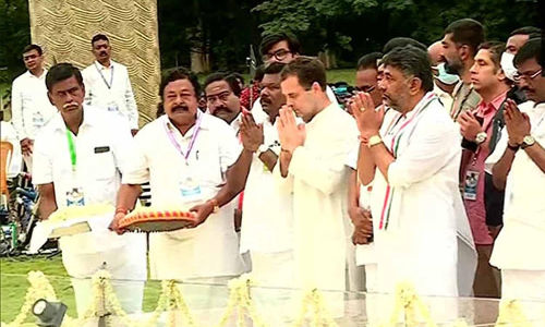 ராஜீவ் காந்தி நினைவிடத்தில் ராகுல் காந்தி மரியாதை