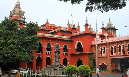 டெண்டர் முறைகேடு வழக்கில் முன்னாள் அமைச்சர் வேலுமணி சார்பில் மத்திய அரசு வக்கீல் ஆஜராகலாம்-  ஐகோர்ட்டு உத்தரவு