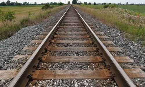 ெரயில் பாதை பலப்படுத்தும் பணி தீவிரம்