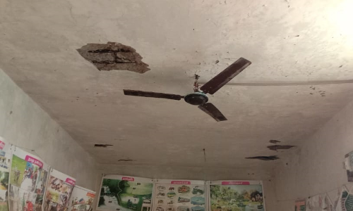 ஆலங்குடி அருகே அங்கன்வாடி கட்டிட மேற்கூரை இடிந்து விழந்தது