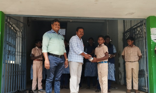 ஆசிரியர் தினவிழாவில் சிறப்பாக பேசிய மாணவர்களுக்கு பாராட்டு