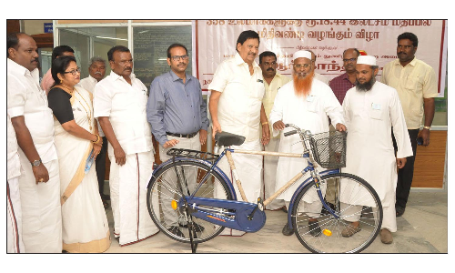 கிருஷ்ணகிரியில்  358 உலமாக்கள், பணியாளர்களுக்கு ரூ.18.44 லட்சம் மதிப்பில் சைக்கிள்கள்  -அமைச்சர் காந்தி வழங்கினார்