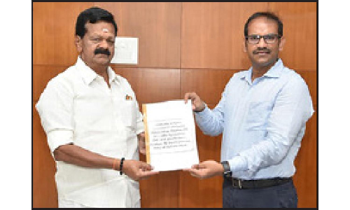 கிருஷ்ணகிரி மாவட்ட கலெக்டரிடம் அசோக்குமார் எம்.எல்.ஏ. மனு