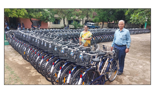 மாணவிகளுக்கு வழங்க தயார் நிலையில் விலையில்லா சைக்கிள்கள்