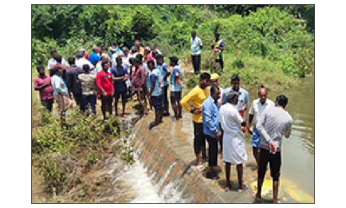 பி.சி.புதூர் தடுப்பணையில் இருந்து  தண்ணீர் கொண்டு செல்வதில் இருதரப்பினரிடையே வாக்குவாதம்