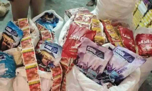 தடை செய்யப்பட்ட போதை பொருட்களை வீட்டில் பதுக்கியவர் கைது