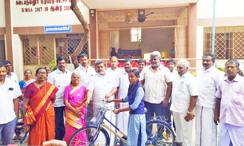 கடையநல்லூரில் மாணவிகளுக்கு இலவச சைக்கிள் வழங்கும் விழா