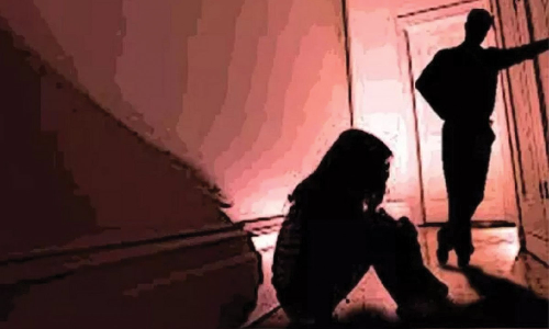 சிறுமியை கடத்தி சென்ற துணிக்கடை ஊழியர் கைது