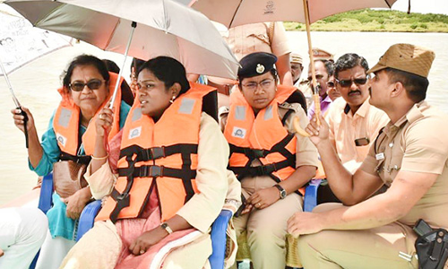 மீன்பிடி இறங்குதளம் அமைப்பது குறித்து கலெக்டர் ஆய்வு
