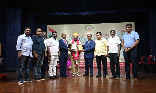 தமிழ்ச் சங்க தலைவருக்கு விருது