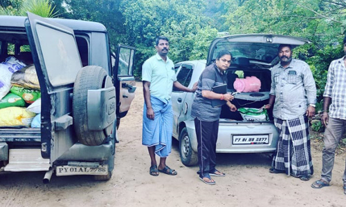 புதுவையில் இருந்து  கடலூருக்கு கடத்திய 3000 சாராயம் பாக்கெட்டுகள்-  2 கார்கள் பறிமுதல்