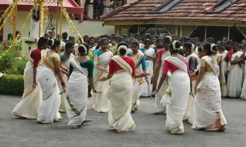 நீலகிரி மாவட்டத்தில்   களை கட்டிய ஓணம் கொண்டாட்டம்