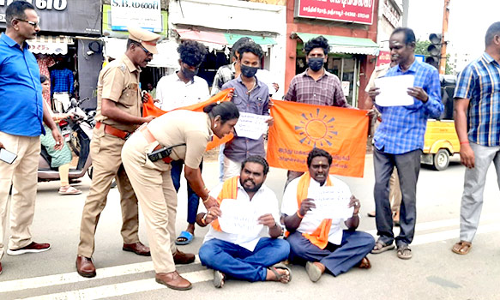 தஞ்சையில், சாலை மறியலில் ஈடுபட்ட இந்து மக்கள் கட்சியினர் கைது