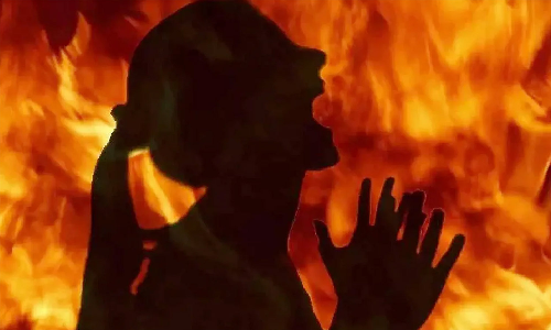 சமையல் செய்த போது தீப்பிடித்து பெண் சாவு