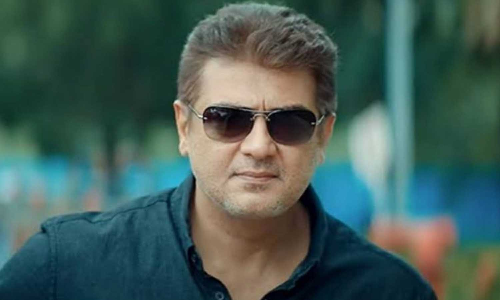 கார்கில் போர் நினைவிடத்தில் மரியாதை செய்த நடிகர் அஜித்