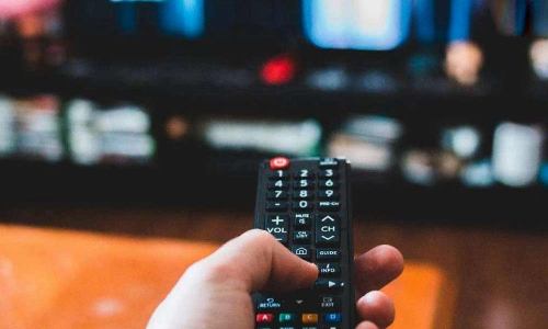 டி.வி.யை அணைத்ததால் ஆத்திரம்: மாமியார் கை விரல்களை கடித்த மருமகள்