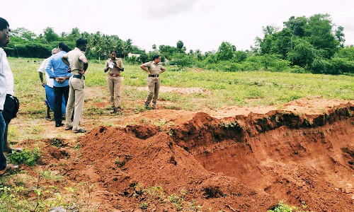 வடமதுரை, அய்யலூர் பகுதிகளில் அனுமதியின்றி அள்ளப்படும் கிராவல் மண் அரசுக்கு வருவாய் இழப்பு