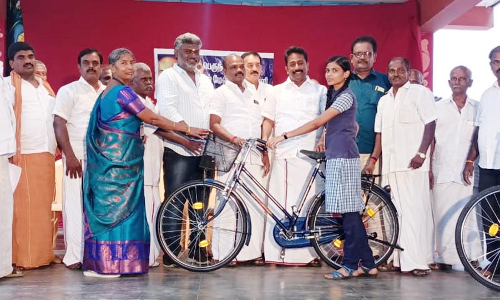 கல்வி வளர்ச்சிக்கு முக்கியத்துவம் அளிக்கும் திட்டங்களை செயல்படுத்தி வருகிறார்த -எம்.எல்.ஏ. பேச்சு