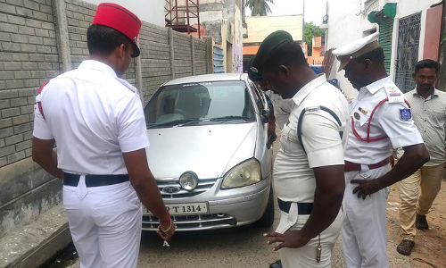 காரைக்கால் அருகே தப்பிச்சென்ற கொலைக் குற்றவாளிகளை மடக்கிப் பிடித்த போலீசார்